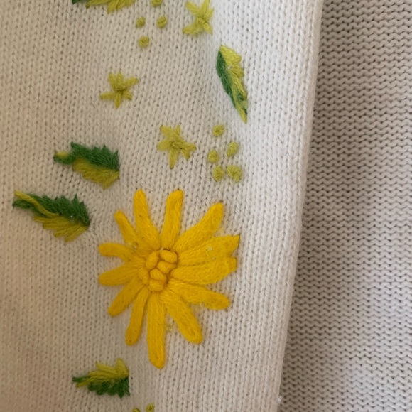 Vintage floral embroidered cardigan - Picture 3 of 4